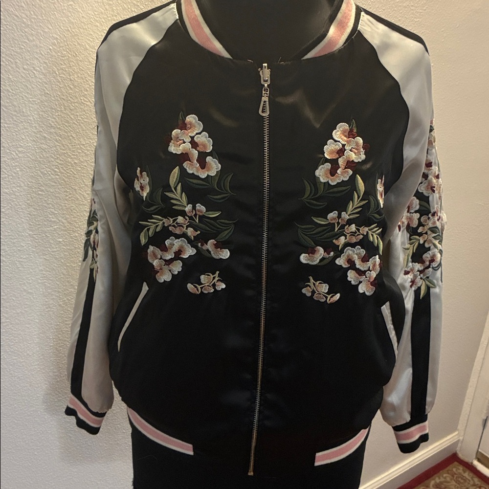 Black/Pink Reversible Satin Floral Embroidered Bomber Jacket M 40” chest - Picture 2 of 9